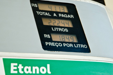 Preço do etanol sobe em 17 Estados e cai em cinco e no DF, diz ANP; preço médio avança 0,74%