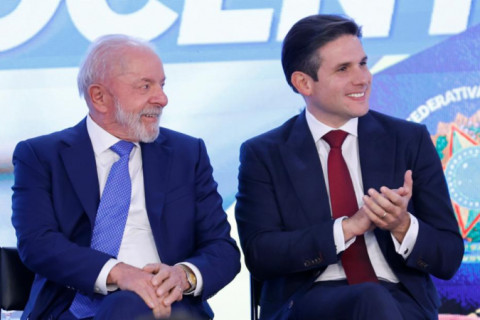 Governo perde ministro do Centrão, vê anistia avançar e se distancia do Congresso