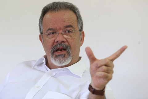 Quem foi Raul Jungmann, ex-ministro de FHC e Temer que morreu após anos de luta contra câncer