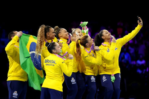 Seleção brasileira de ginástica rítmica conquista dois ouros inéditos no Mundial