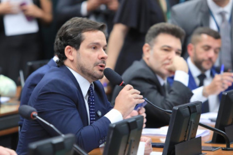 Com relatoria de Alberto Neto, Câmara aprova projeto que torna o ‘domínio de cidades’ crime hediondo