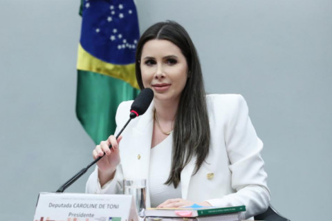 Caroline de Toni pauta projetos que endurecem penas para crimes em sua estreia como presidente da CCJ