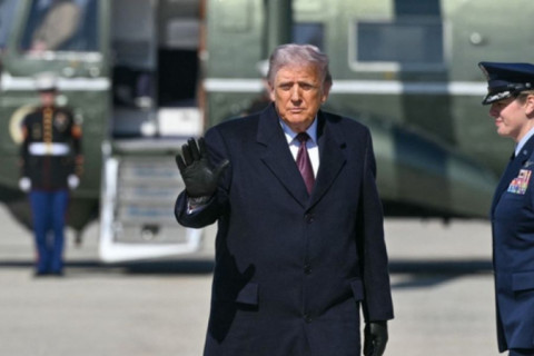 Trump assina ordem executiva para eliminar práticas de diversidade