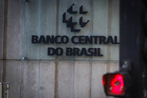 Déficit nominal do setor público soma R$ 113,858 bilhões em fevereiro, afirma Banco Central