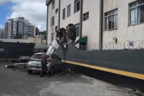 Avião de pequeno porte colide com prédio em BH; pelo menos duas pessoas morreram