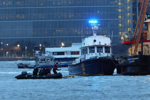 Autoridades dos EUA investigam queda de helicóptero no rio Hudson, em NY, que deixou 6 mortos