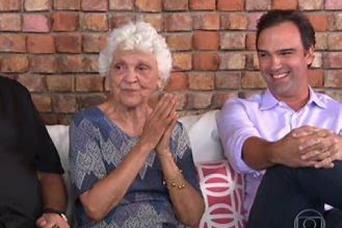 Morre  a anos a mãe do apresentador Tadeu Schmidt.