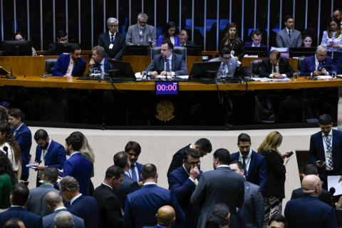 Senado adia votação de projeto que cria Mover e tributa compras internacionais de até US$ 50