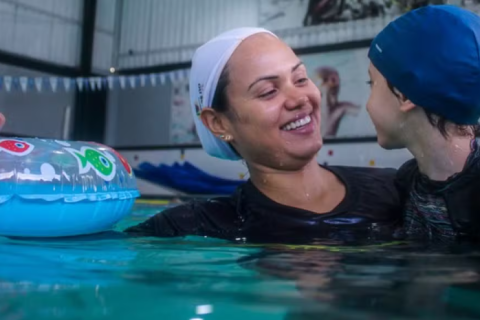 Instituto Maná lança curso sobre abordagens no autismo e integra natação adaptada com fisioterapia aquática