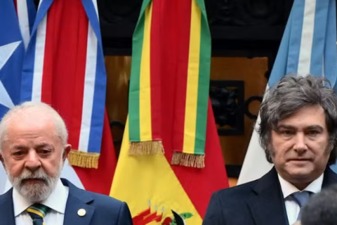 Milei volta a criticar Lula e compartilha montagem que chama líderes de esquerda de “tumor mais difícil de extirpar”