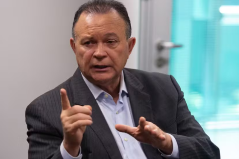Prefeitos pressionam governador do Maranhão por apoio a Flávio Bolsonaro no segundo turno