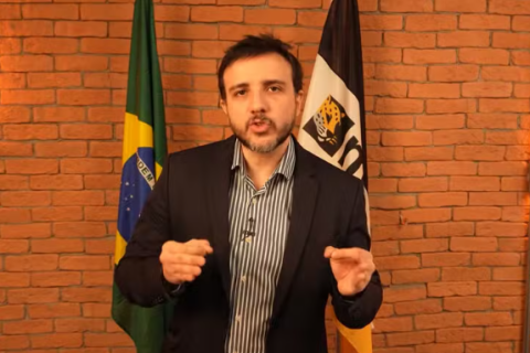 Plano de governo de Renan Santos promete extinguir favelas, sistema de cotas e modelo atual do Bolsa Família
