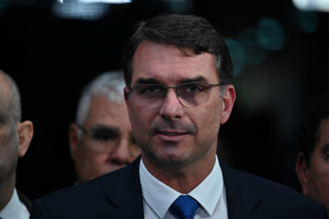 PL anuncia novo marqueteiro para pré-campanha de Flávio em meio à crise com Vorcaro
