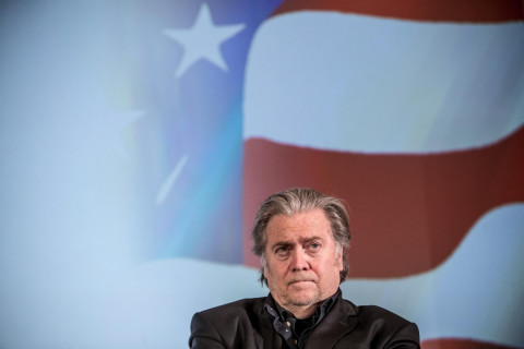 Steve Bannon planeja ações contra o Brasil após ausência de Bolsonaro na posse de Trump