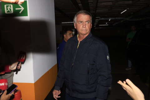 PM diz ao STF que carregador da tornozeleira de Bolsonaro foi trocado