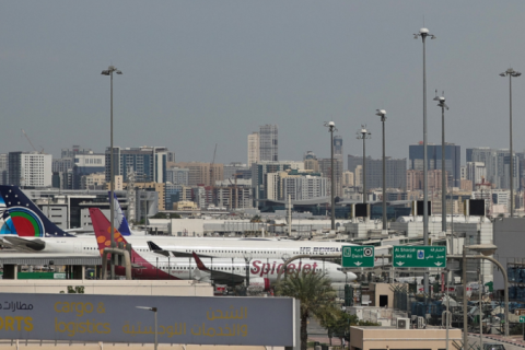 Irã ataca navios no Golfo Pérsico e atinge área próxima ao Aeroporto de Dubai