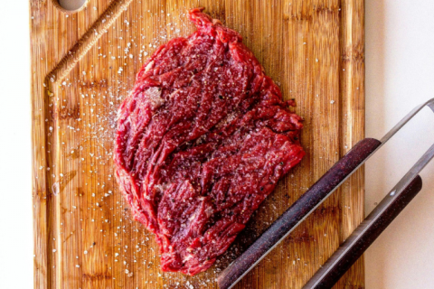 Reforma tributária: relator cede na última hora e faz acordo para carne na cesta básica com imposto zero